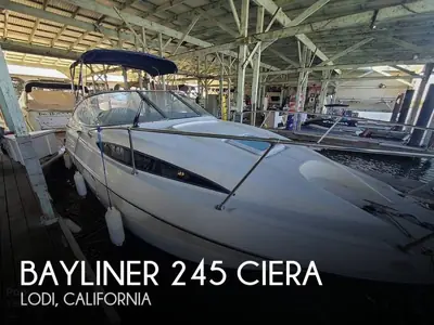 2004 Bayliner Corp 245