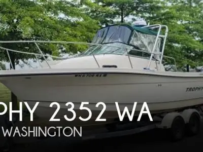 2004 Trophy 2352 WA