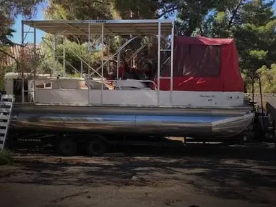 2005 Sun Tracker PARTY BARGE 24