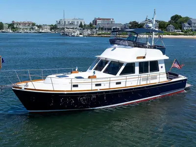 Grand Banks EASTBAY 47