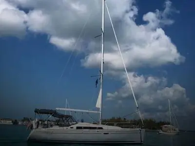 Beneteau Oceanis 37