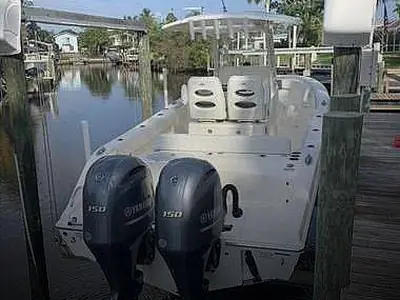 2022 Cobia 262 Center Console