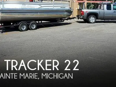 2017 Sun Tracker PARTY BARGE 22 DLX