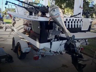 2005 Trophy 2352 WA