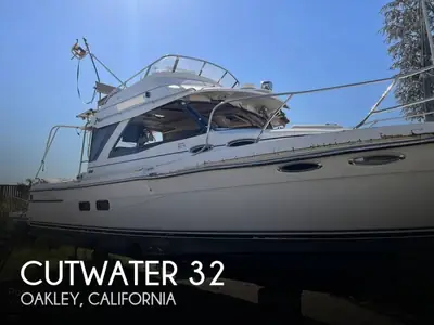 Cutwater C-32 Command Bridge