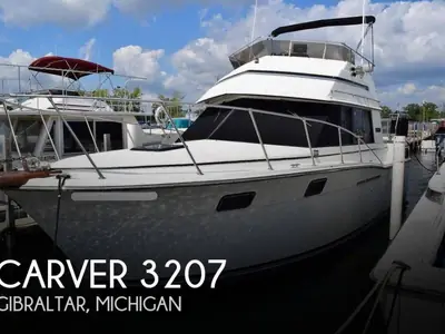 1984 Carver 3207 AFT CABIN