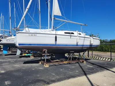 2005 Hunter 27