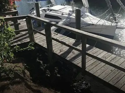 2001 Corsair F28 R