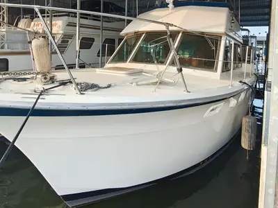Hatteras 38 DOUBLE CABIN