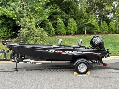 2025 Tracker SUPER GUIDE V 16 T