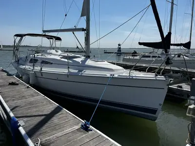 2004 Hunter 33