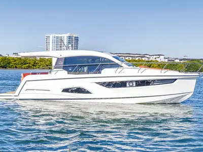 Sealine C390