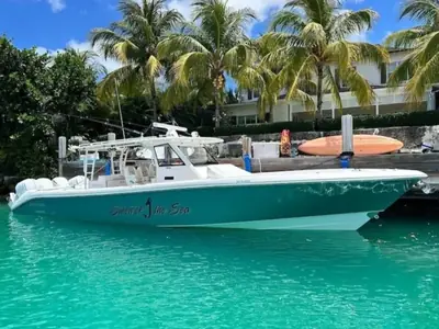 2016 Everglades 435 Center Console