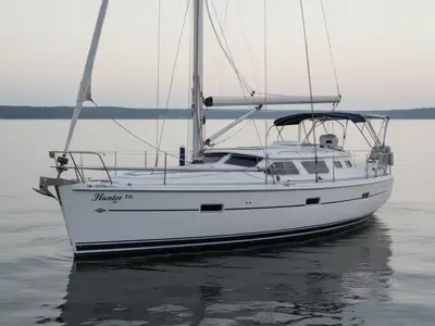 2005 Hunter 44 Deck Salon