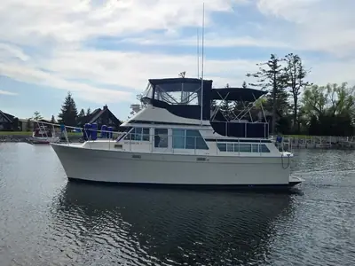 Tollycraft Sundeck Motor Yacht