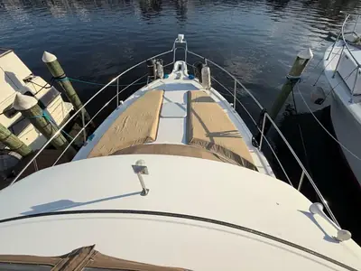 Carver 356 AFT CABIN
