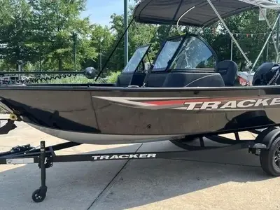 2026 Tracker PRO GUIDE V-16 WT
