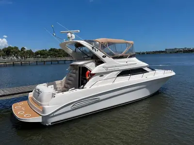 Sea Ray 450 Express Bridge