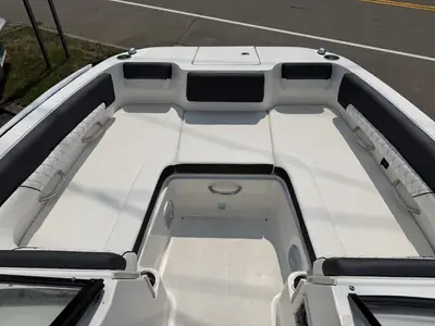 Bayliner DX 2250