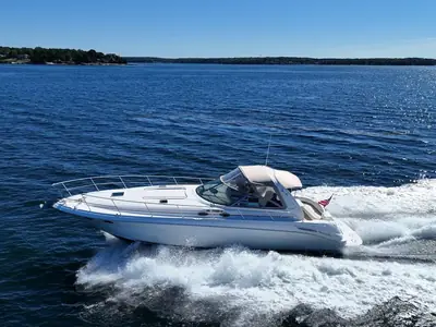 2000 Sea Ray Express Cruiser 410