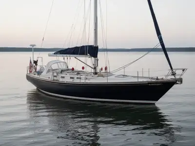 1979 Henry R. Hinckley & . Hinckley 43 Hood