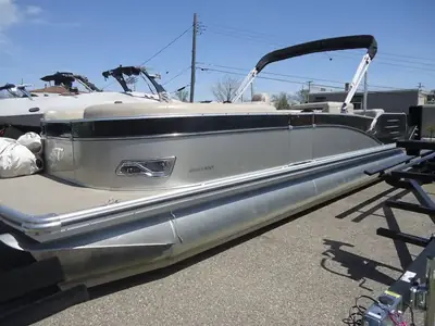 Tahoe Pontoons CASCADE ENTERTAINER