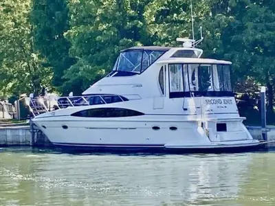 Carver 396 AFT CABIN