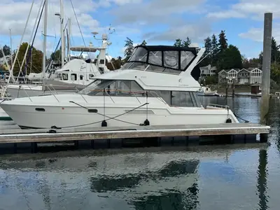Carver 370 Voyager