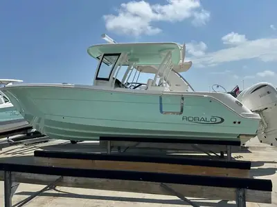 2023 Robalo R302