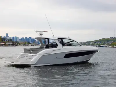 Cruisers 390 Express Coupe