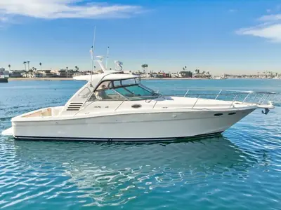Sea Ray 370 Express Cruiser
