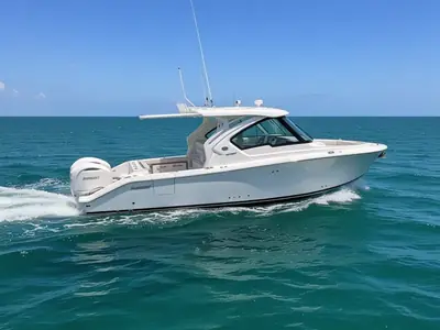 2025 Pursuit Dc 326 Dual Console