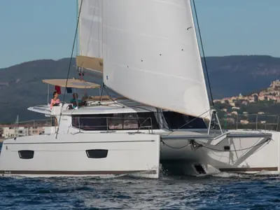 2017 Fountaine Pajot Helia 44