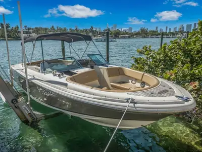 2013 Chris-Craft 32 Launch