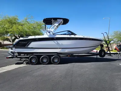 2023 Cobalt R8 SURF