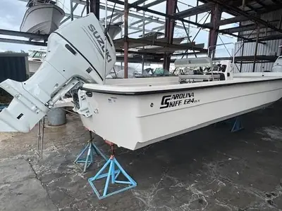Carolina Skiff E24 DLX CC