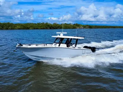 2022 Robalo R360