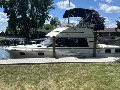 1985 Carver 3207 AFT CABIN