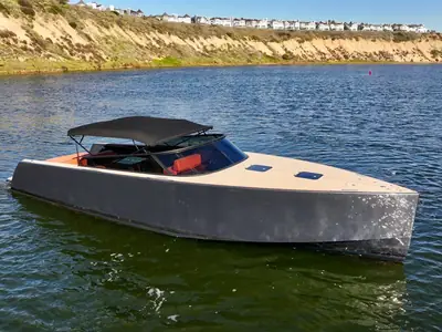 2015 VanDutch 40