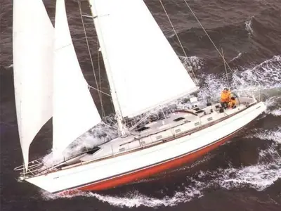 Tayana 52