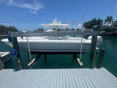 2002 Intrepid 323 Cuddy