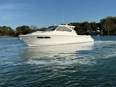 2021 Pursuit DC 365 Dual Console