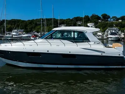 2013 Cruisers 48 Cantius