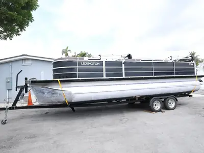 Lexington Pontoon 525