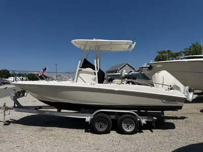 2020 Boston Whaler 210