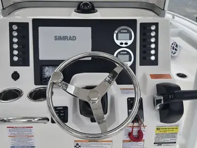 Robalo R222