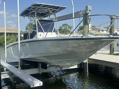 2012 Boston Whaler 230