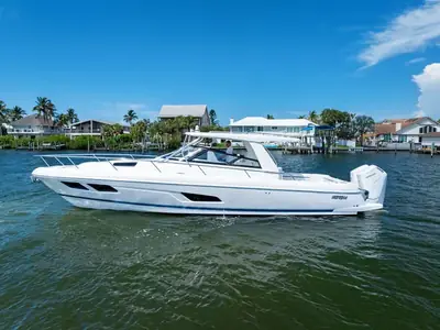 Intrepid Powerboats 438 Evolution