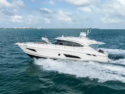 Riviera 4800 Sport Yacht