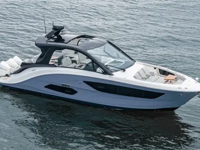 2022 Sea Ray 370 Sundancer